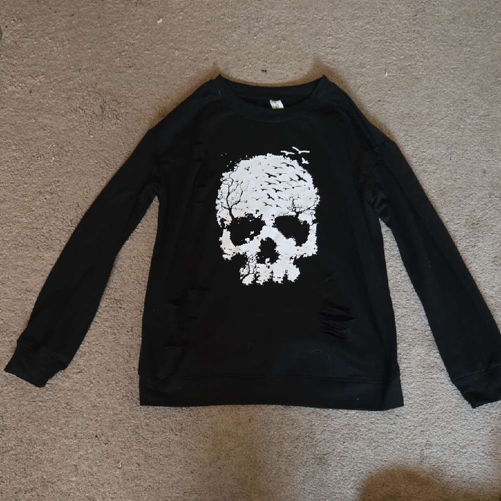 Black Skull Graphic Women's Sweater